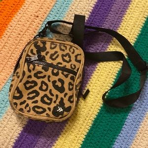 Thread wallet leopard print Crossbody